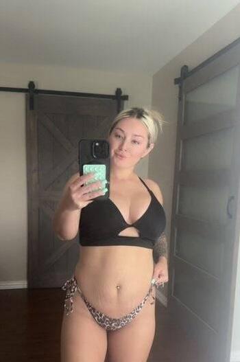 Mary, 29 Caucasian/White female escort, Nanaimo