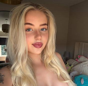 Cassy, 24 Caucasian/White female escort, Nanaimo